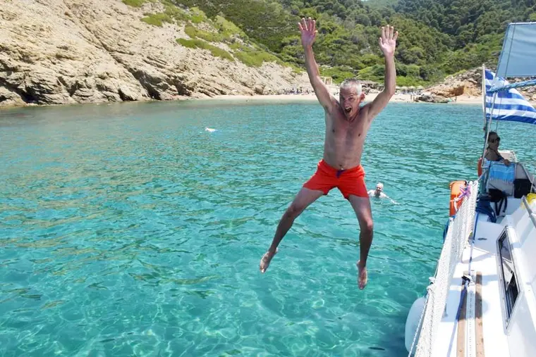 A jump into the turquoise bay