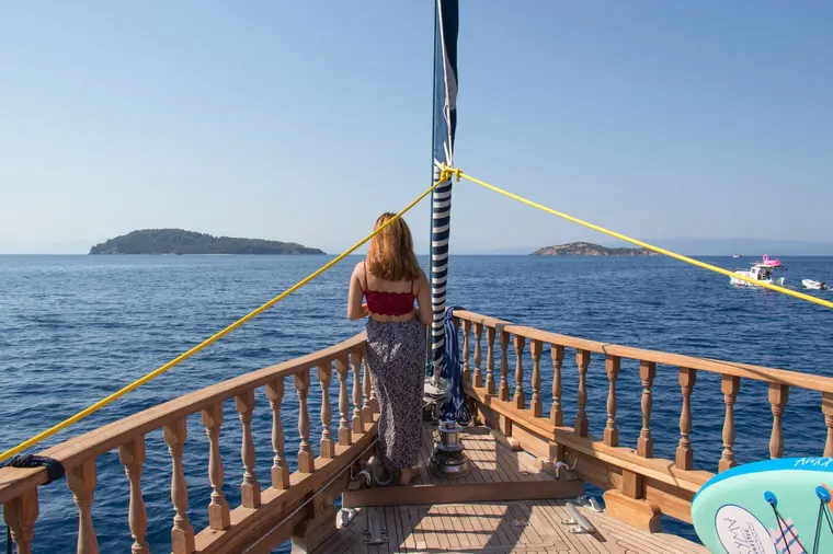 At the rail under sail