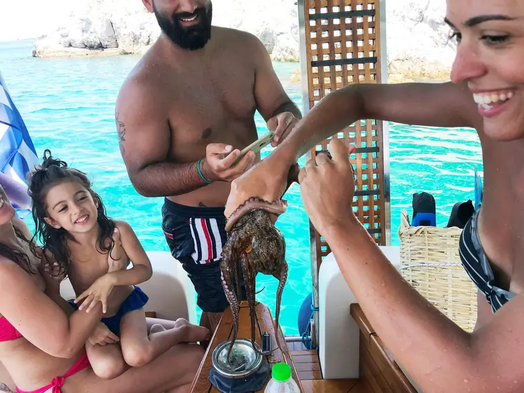 The children meet an octopus