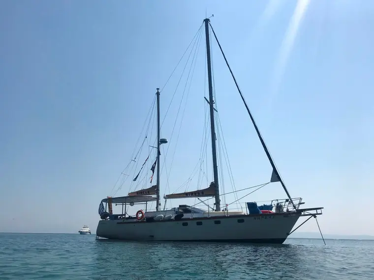 The sailboat at anchor under a clear sky